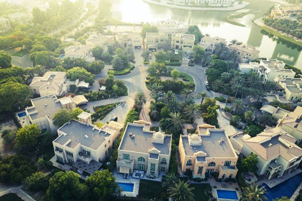 Dubai recorded AED2 billion in real estate transactions on Thursday