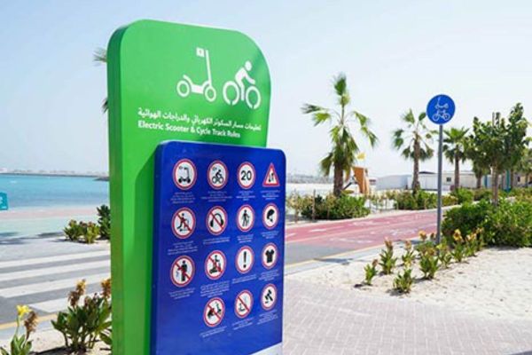 RTA modifies Jumeirah Beach signs to add cycling and e-scooter rules