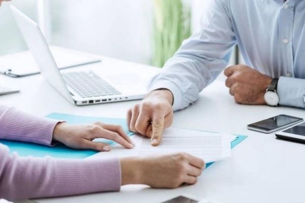 UAE Law: Can companies ask employees to pay for visa, recruitment costs?