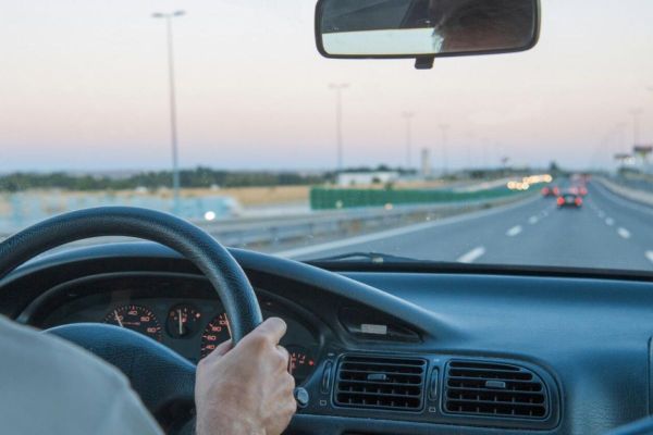 UAE: 6 traffic rules for driving in the fast lane