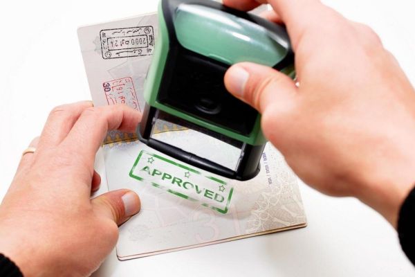 Can I look for a job in the UAE on a visit visa after the introduction of the Jobseeker Visa?