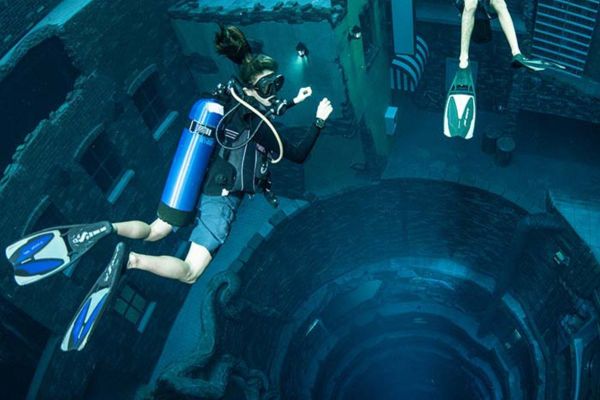 Deep Dive Dubai | Plunge into the World's Deepest Pool for Diving in Dubai
