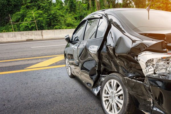 Motorists can report minor traffic accidents and accidents against unknown parties at ENOC service stations