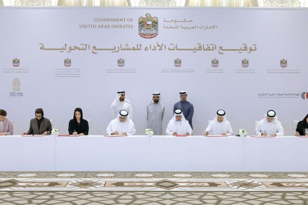 UAE Cabinet signs 22 performance agreements to ensure timely development of transformational projects