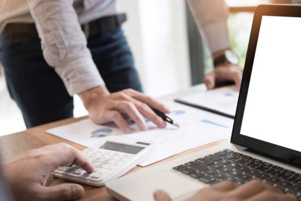 Will I be banned from the UAE after my employer reports me absconding?