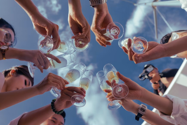 Enjoy a night like never before! Here are the best offers and deals for Ladies Night in Dubai