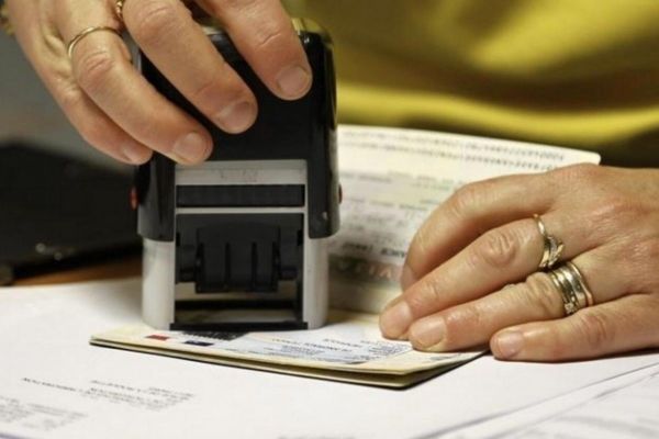 Does admission in a medical university make a student eligible for UAE Golden visa?