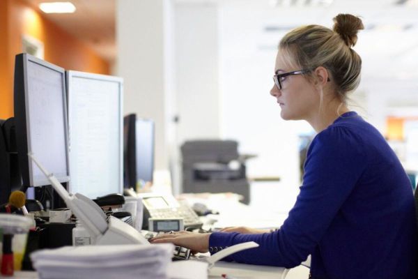 UAE: New Work Permits Suspended Until Job Loss Insurance Fines Settled; Penalties Deductible from Salary and Gratuity