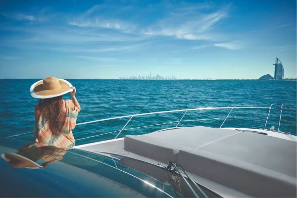 Top Companies for Yacht Rental in Dubai: Gold's, Royal & More