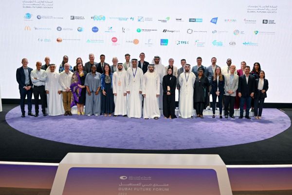 Hamdan bin Mohammed meets with top futurists at second edition of Dubai Future Forum