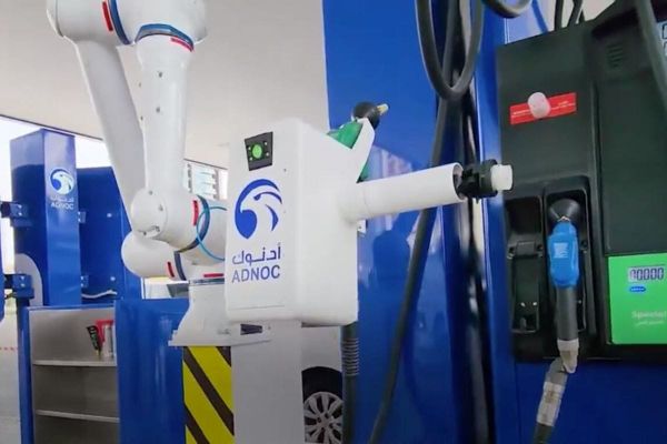 Robot arm refuel vehicle tanks in Abu Dhabi