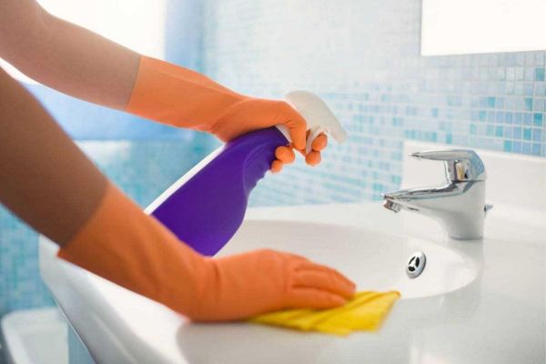 UAE: Can a Maid on Visit Visa Begin Work Before Obtaining Residency, Work Permit?