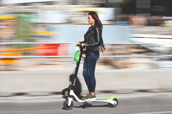 Dubai: Should Electric Scooters Have License Plates? Experts Say Yes!