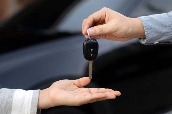 How to Transfer Car Ownership in the UAE: Process, Fees & More