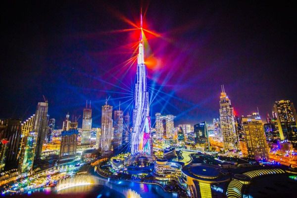 Traveling to Dubai? 6 Essential Tips for Tourists: Free SIM Cards, Shopping Refunds & More