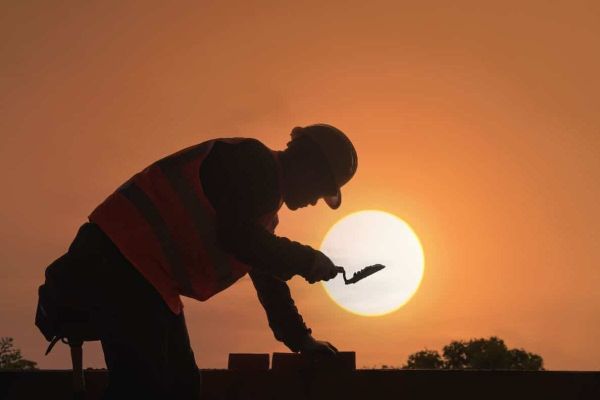 MoHRE to Implement Midday Break from June 15 to September 15