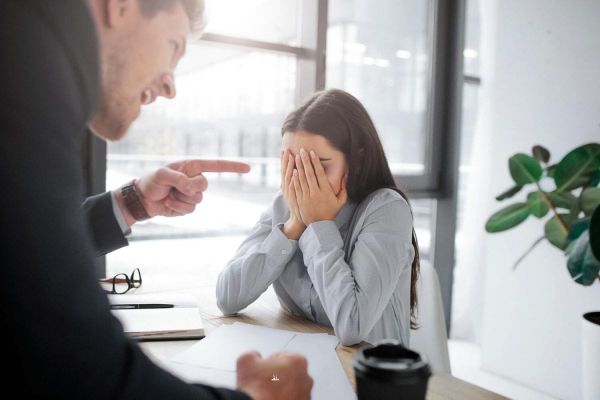 Dealing with a Toxic Boss in the UAE: Your Legal Options
