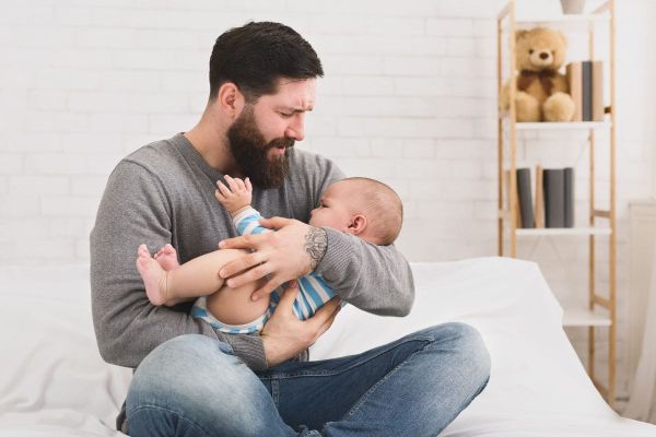 Can UAE Employees Combine Paternity Leave with Annual Leave?