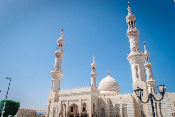 UAE Mosques to Introduce EV Charging Stations in Green Mobility Push