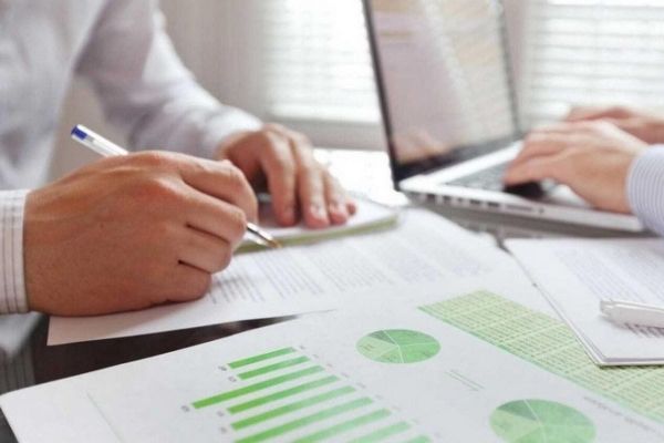 UAE: Can Expatriate Employees Negotiate a Severance Package in Their Employment Contract?