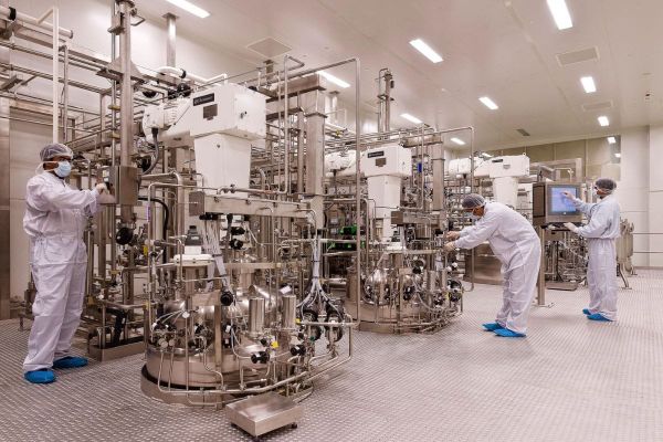 UAE Industrial Sector Sees Remarkable Growth, Surpassing AED 210 Billion Contribution to GDP