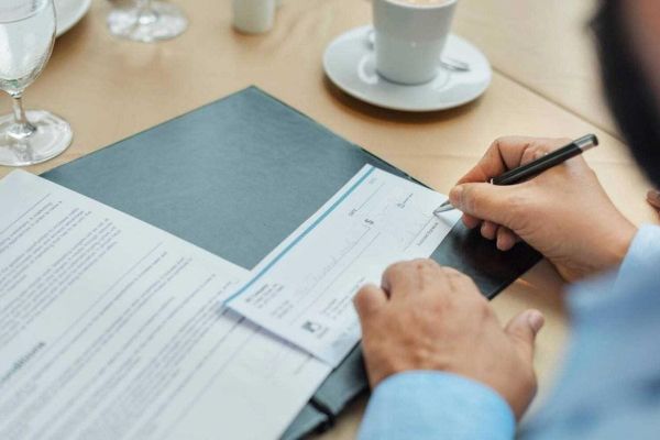 UAE Banks: Can Customer Accounts Be Closed After Multiple Bounced Cheques?