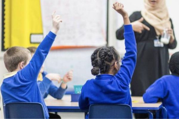 KHDA Opens Registration for Second Cycle of Dubai Distinguished Students Programme