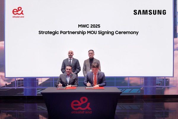 Samsung and e& UAE Sign Strategic MoU to Boost AI Innovation and Digital Experiences at MWC