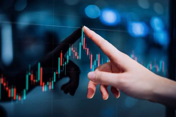 Top 2025 Investment Opportunities for UAE Expats