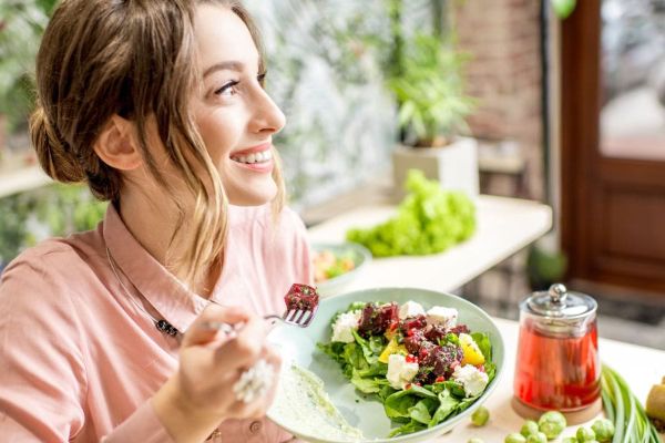 Superfoods vs. Fad Diets: What Really Works for a Healthy Lifestyle?