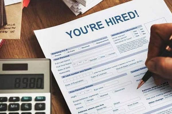 UAE Employment Law: Is It Legal to Assign Tasks Outside an Employee’s Contract?