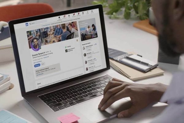 How to Build a Professional Brand on LinkedIn in Dubai