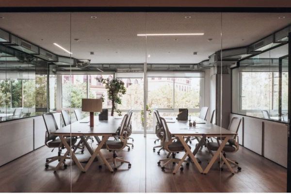 Should Your Small Business in Dubai Rent, Buy, or Co-Share Its Workspace?