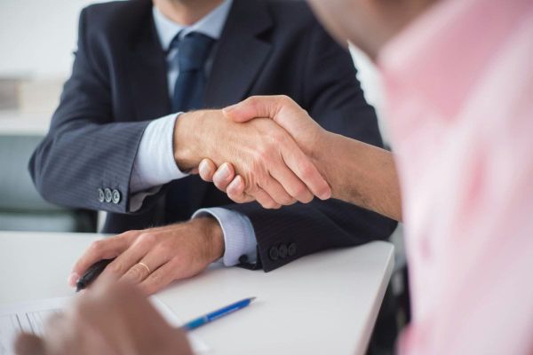 Micro-Positioning: How Niche Expertise Wins Bigger Contracts in Dubai