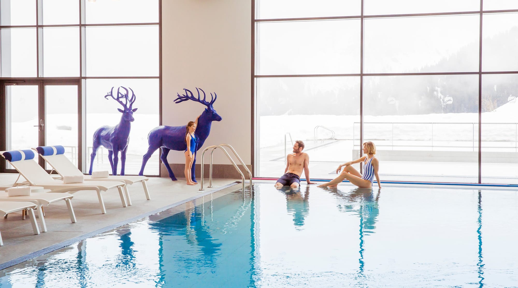 Parents and child enjoy the Club Med Grand Massif Samoens swimming pool