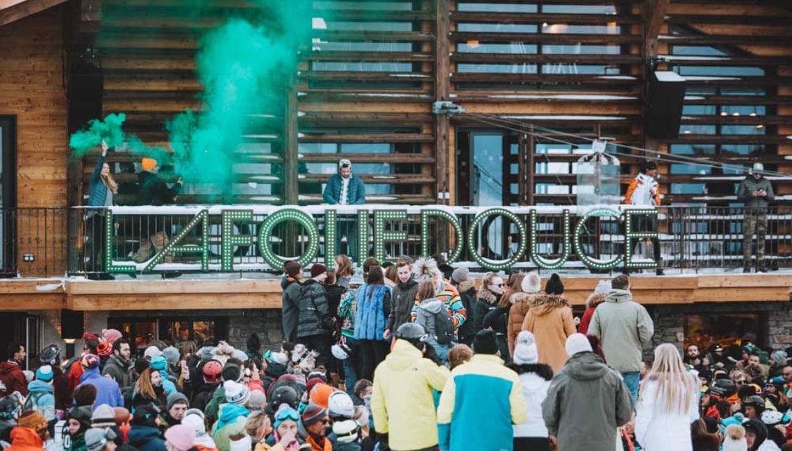 Folie Douce crowds enjoy the live show
