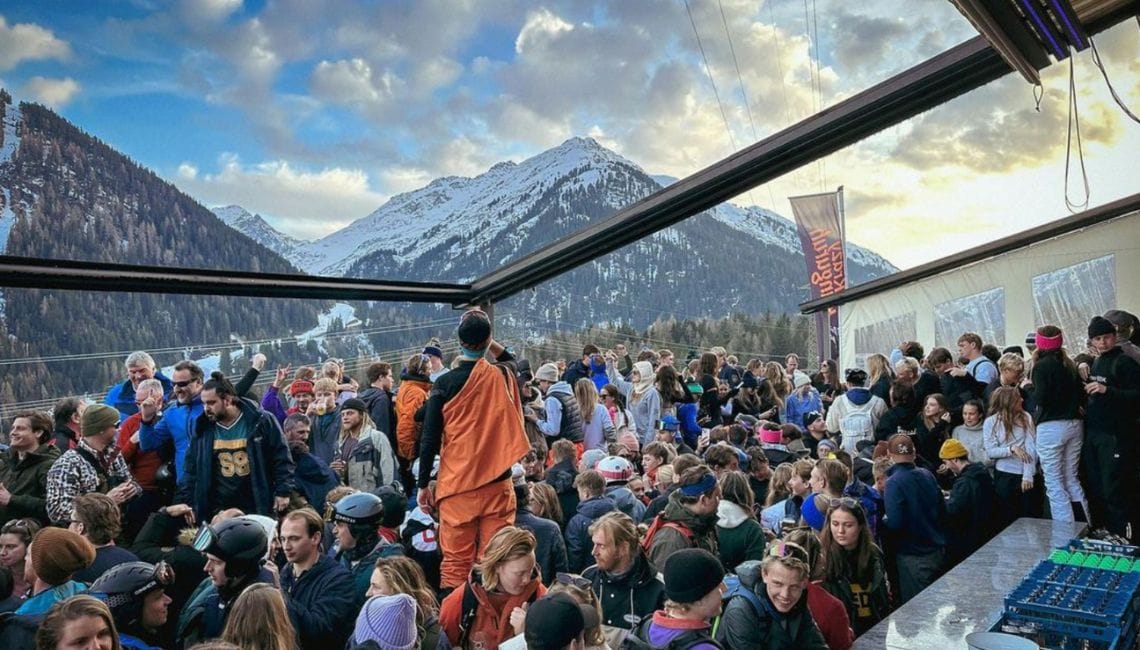 Crowds at Krazy Kanguruh