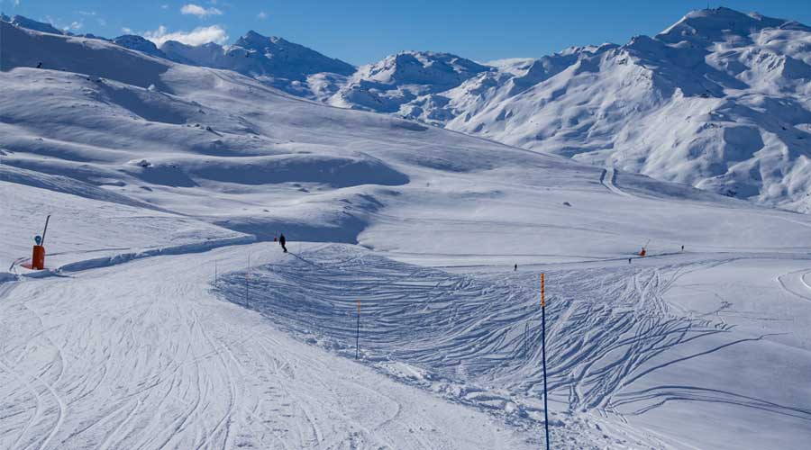 Wide open ski runs in Courchevel