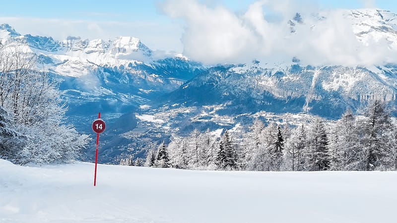 Beginning of red slope in Chamonix with dramatic mountain backdrop