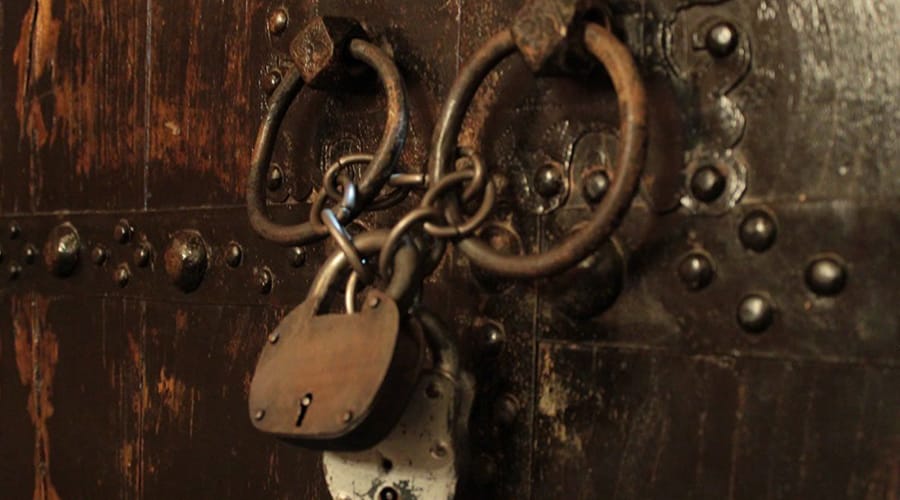 Escape Rooms in Plagne Bellecote - padlock on door