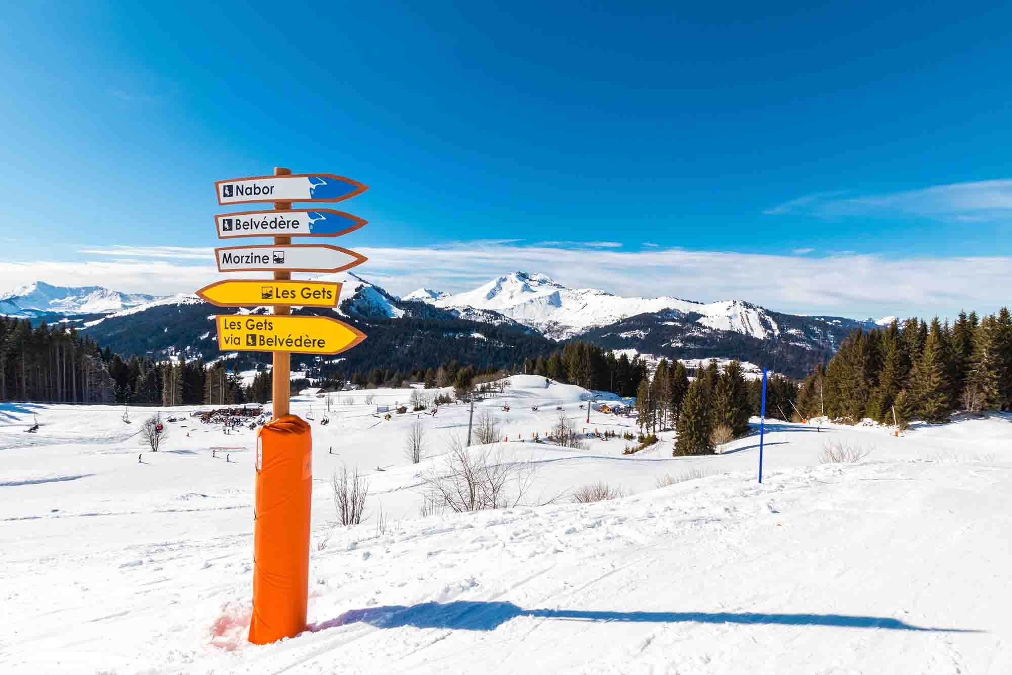 Signs in the Portes du Soleil at a junction