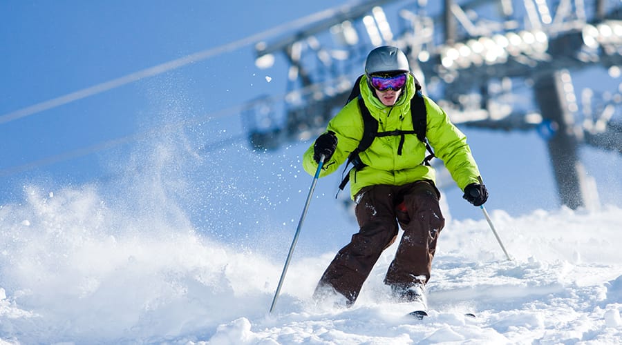 Person skiing the Mont de la Guerre