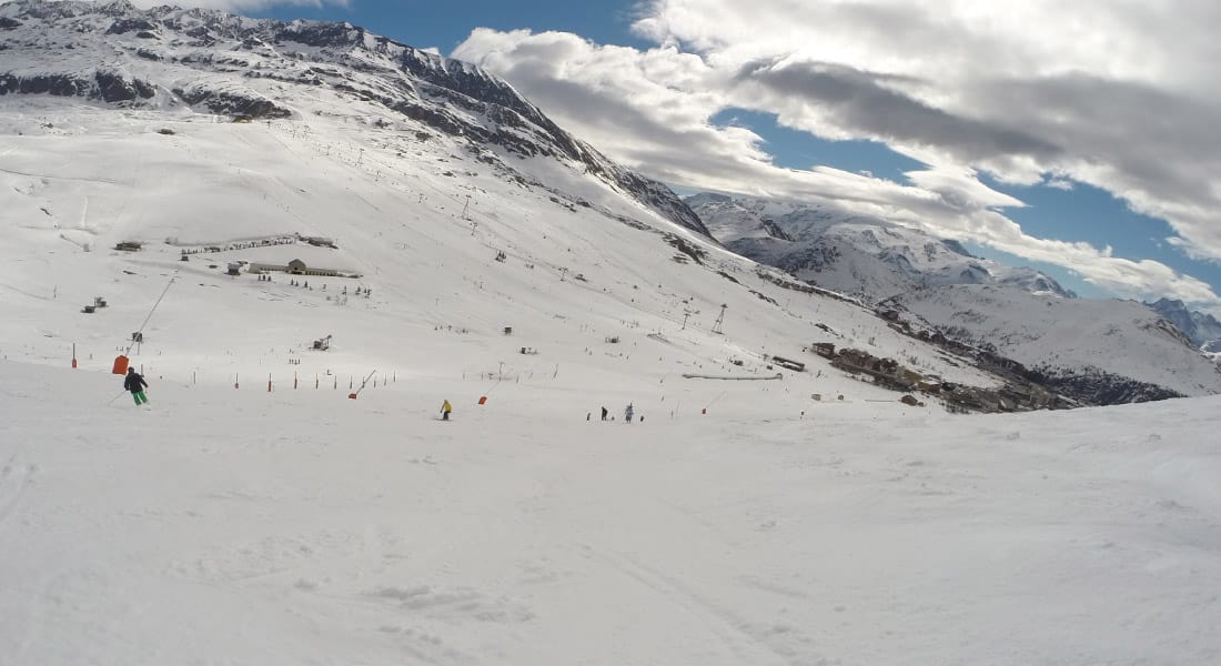 Wide open ski runs in Alpe d'Huez