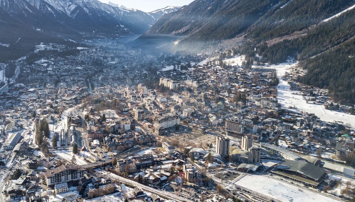 Best Après-Ski Bars and Nightlife Hotspots in Chamonix