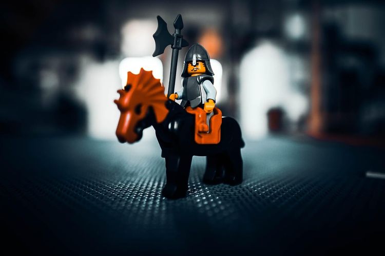 Ako na knihu? Písanie nesmie byť sviatok, ale samozrejmosť. Stavte na konštruktívnu kritiku, mažte a prepisujte celé kapitoly, radí Andrej Oško