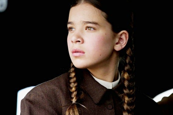 http://4.bp.blogspot.com/_9wIQXHf-lec/TSIHtBkDkwI/AAAAAAAAAHQ/fdG8t2dxU-w/s1600/mattie-ross-true-grit-568x377.jpg