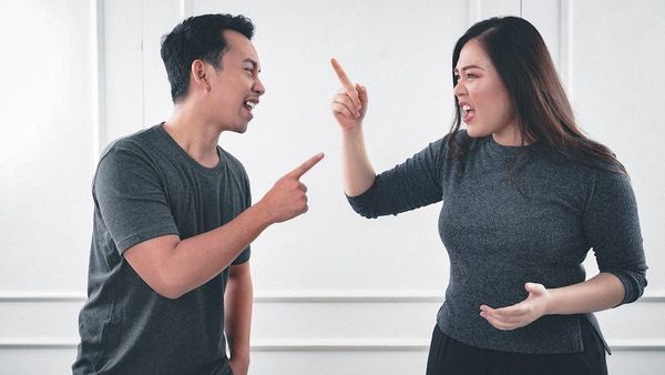 Reader Question: Does one character “own” each scene?