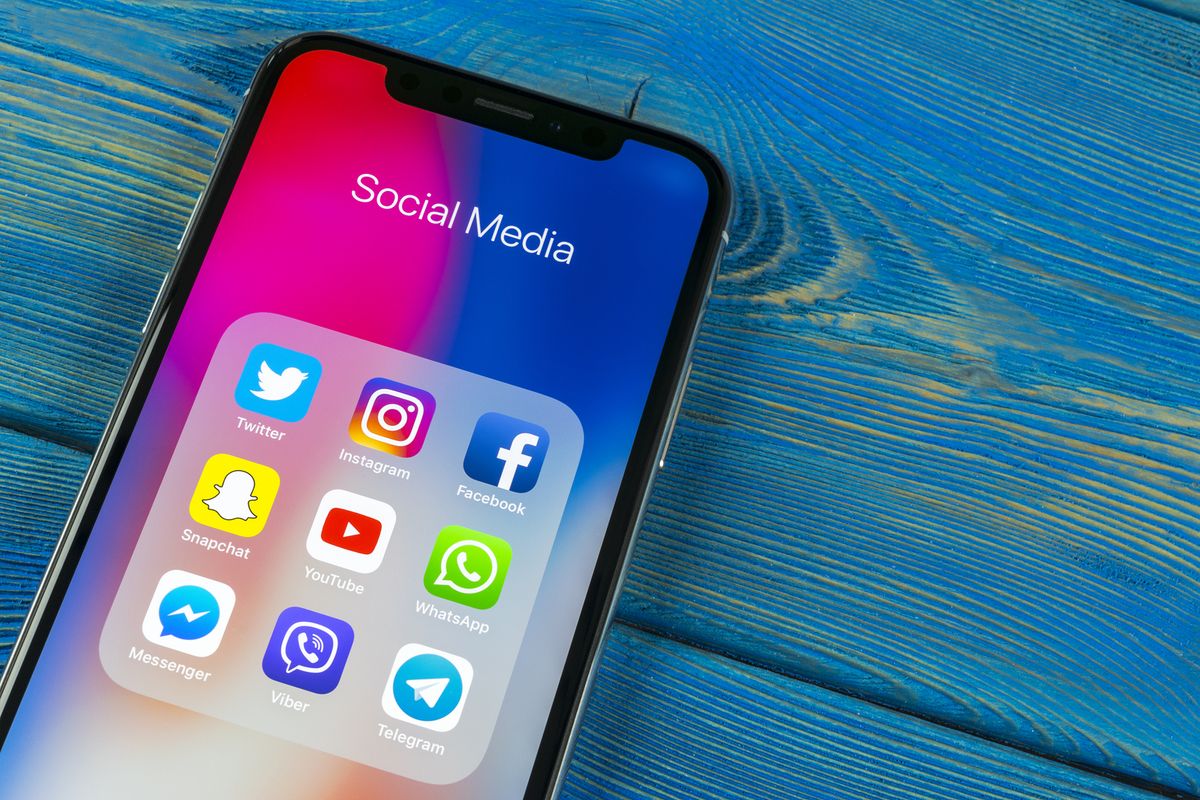 Painting a statistical picture of social media (infographic)
