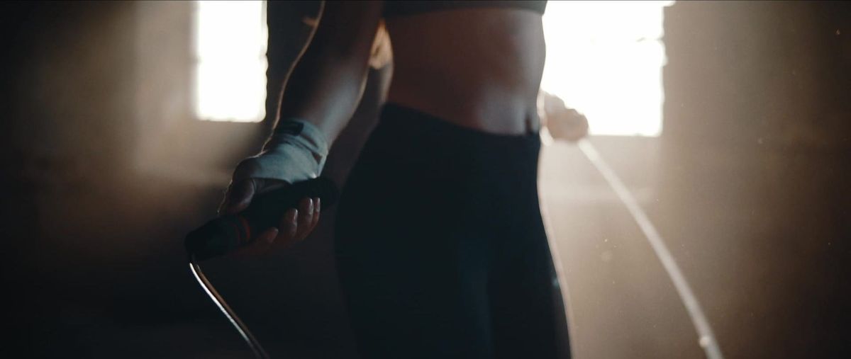 woman jumproping. fat loss.