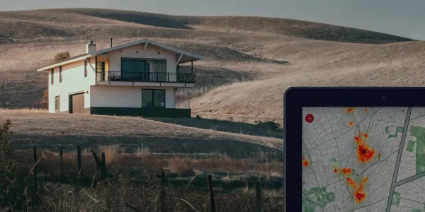 A map showing the wildfire vulnerability score for an address with a modern house in dry grassland.